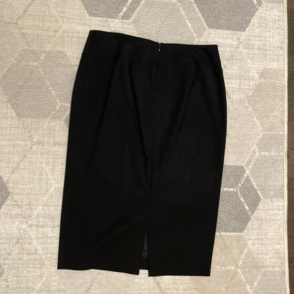 LAYFAYETTE 148 | EUC Black Pencil skirt - Picture 3 of 5